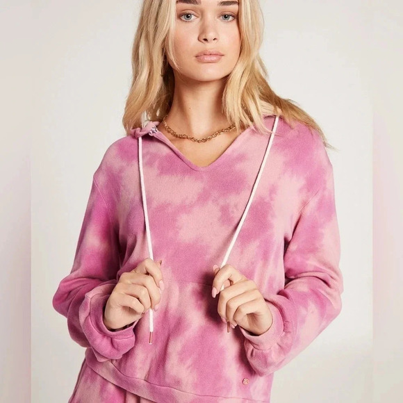 🍀 VOLCOM NWT LIVED IN LOUNGE PONCHO FADED MAUVE SIZE SMALL - Picture 1 of 7